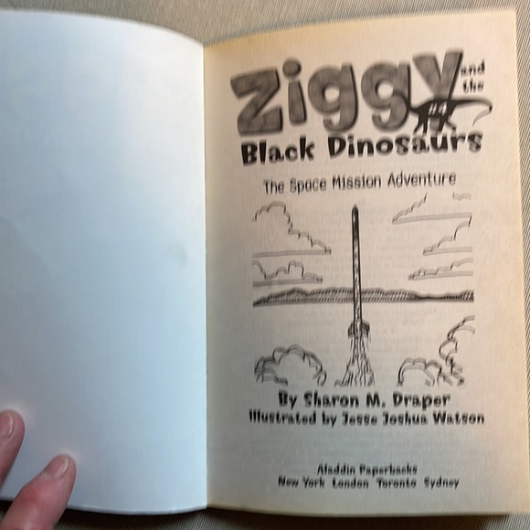 📚2/$6  2-Book Bundle Ziggy and the Black Dinosaurs Series #4, #5 - Picture 7 of 16